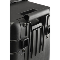 Pelican 1535 Medium Wheeled Air Case - With Dividers