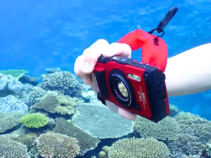 Underwater camera for diving and snorkelling