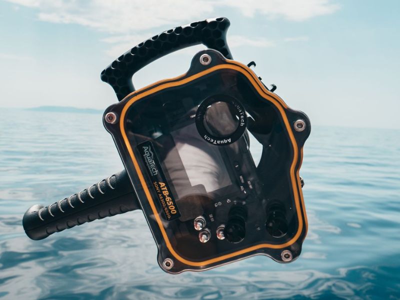 Underwater housing for cameras
