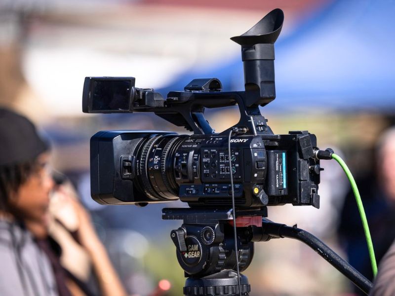 Video camera and camcorder for filmmaking