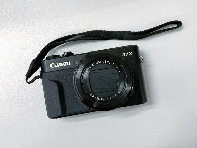 Compact camera for everyday and family photography
