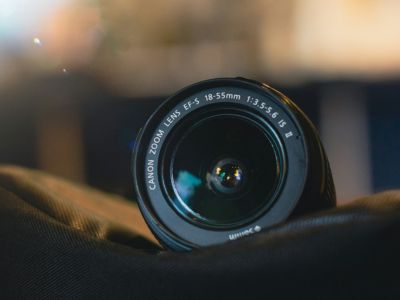 Zoom lens for everyday and family photography