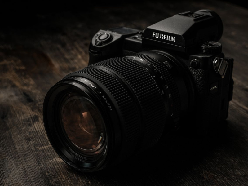 Medium format camera for fashion photography
