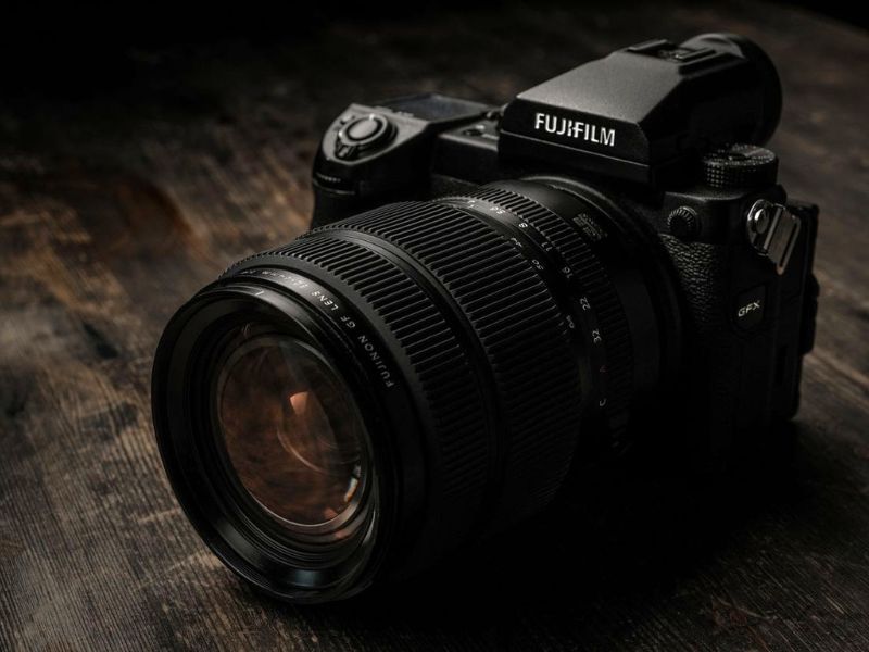 Medium format camera for commercial photography