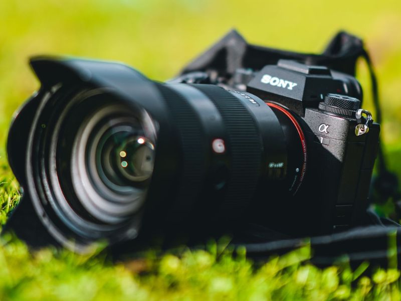 Mirrorless camera for sports photography