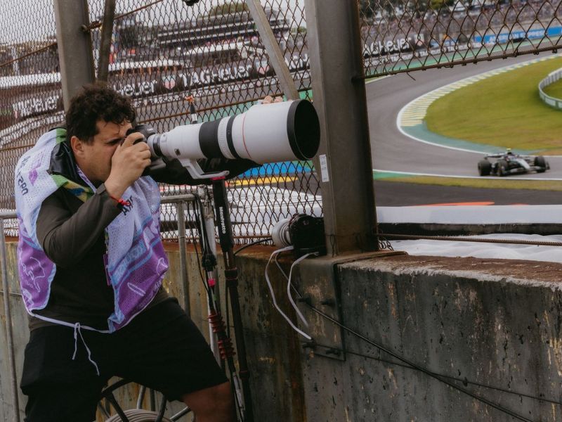 Telephoto lens for sports photography