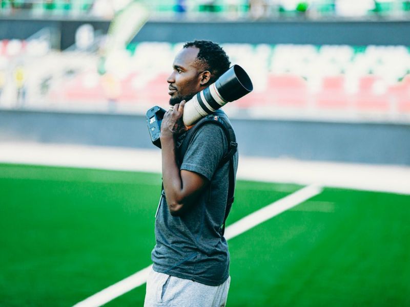 Zoom and telephoto lens for sports photography