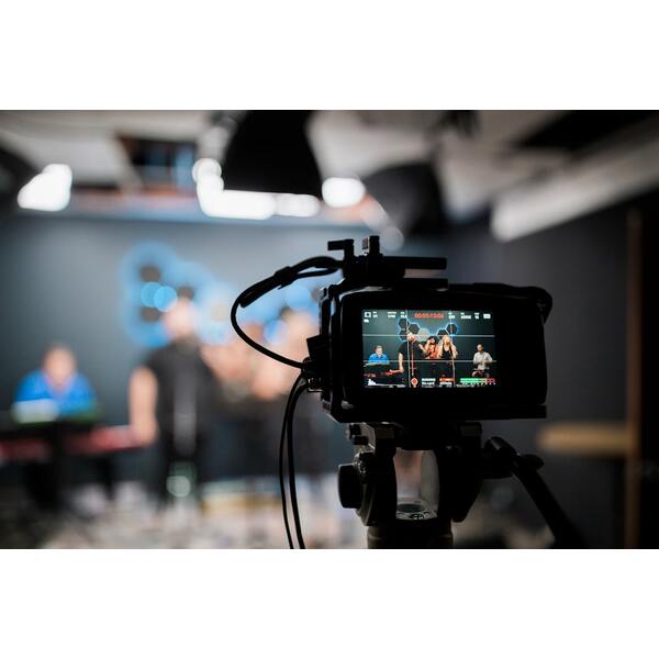 How to Use a Live Streaming Setup: Cameras, Gear and Tips for Going Live image